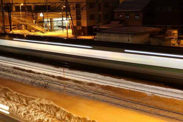 電車 列車-光線　シャッター速度1秒
