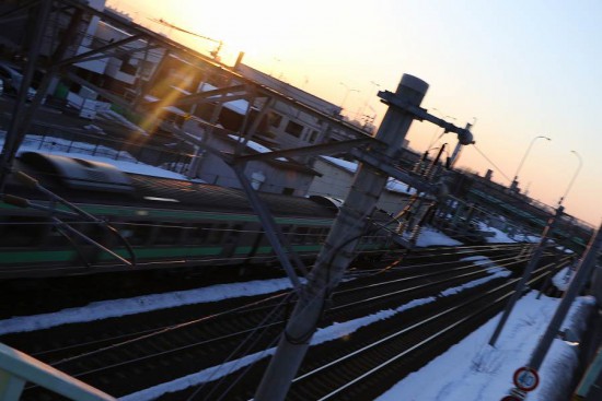 流し撮り 逆光-朝日 列車