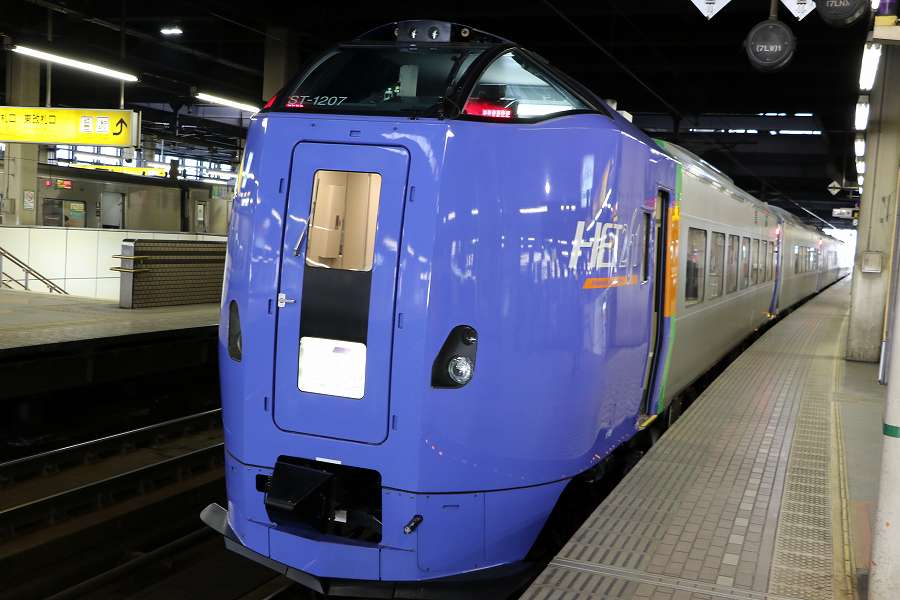 キハ261系ST1207が営業運転開始-朝の札幌駅の時間