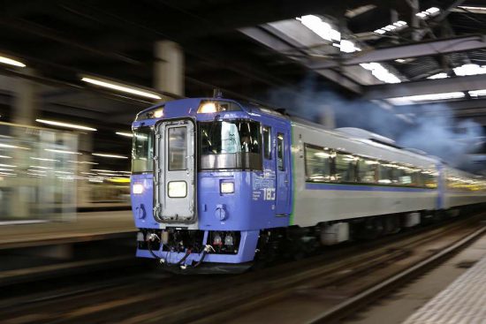 ズーム流し 流し撮り 札幌駅 鉄道 列車 オホーツク