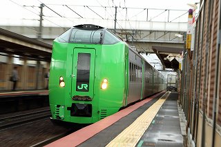 789系HE-106とキハ261系ST-1108の2編成の試運転と朝の札幌駅