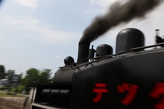 三笠鉄道博物館でSLを流し撮り-煙と動かない列車を撮るのは難しい