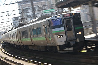 増結された8両編成が並んだ朝の札幌駅2016年8月24日