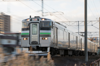 特急列車より普通列車の休日電写-札幌駅へ向かう回送列車2本の行き先を考える