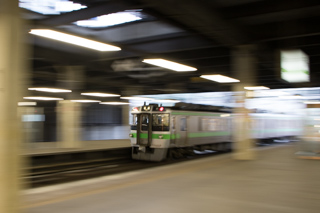 トマム行き以外はいつもに戻った朝の札幌駅-3つ揃った789系