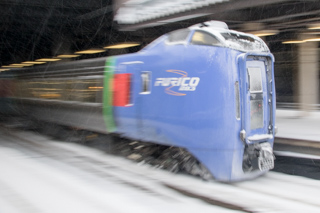 スーパーカムイ2号の車両がすずらん2号に-雪により遅れが出ていた今朝の札幌駅