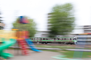 子供は砂場遊んで親は電車を楽しむ-のんびり公園で２時間遊んで来た子供の日