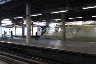 いつもと変わらない列車と雰囲気が違う札幌駅-四季島の誘惑