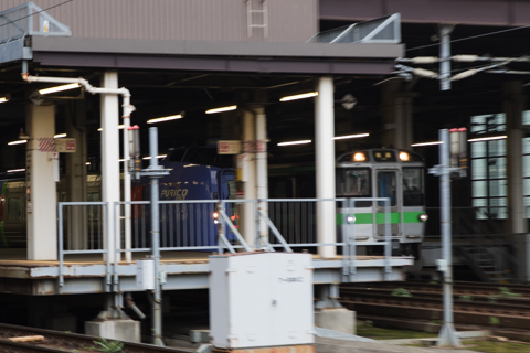 雨が降ったり止んだりの朝の札幌駅-朝とは違う帰りの時間